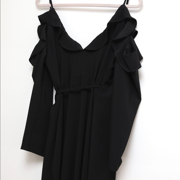 NWT Topshop black cold shoulder ruffle midi wrap dress. Size US 6. - Picture 4 of 6